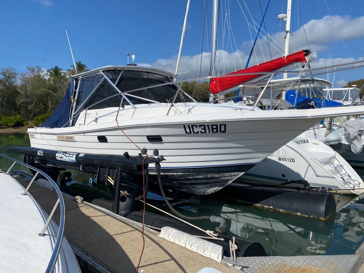 Marine Auctions - Penn Yan 9.40m Predator With Airberth