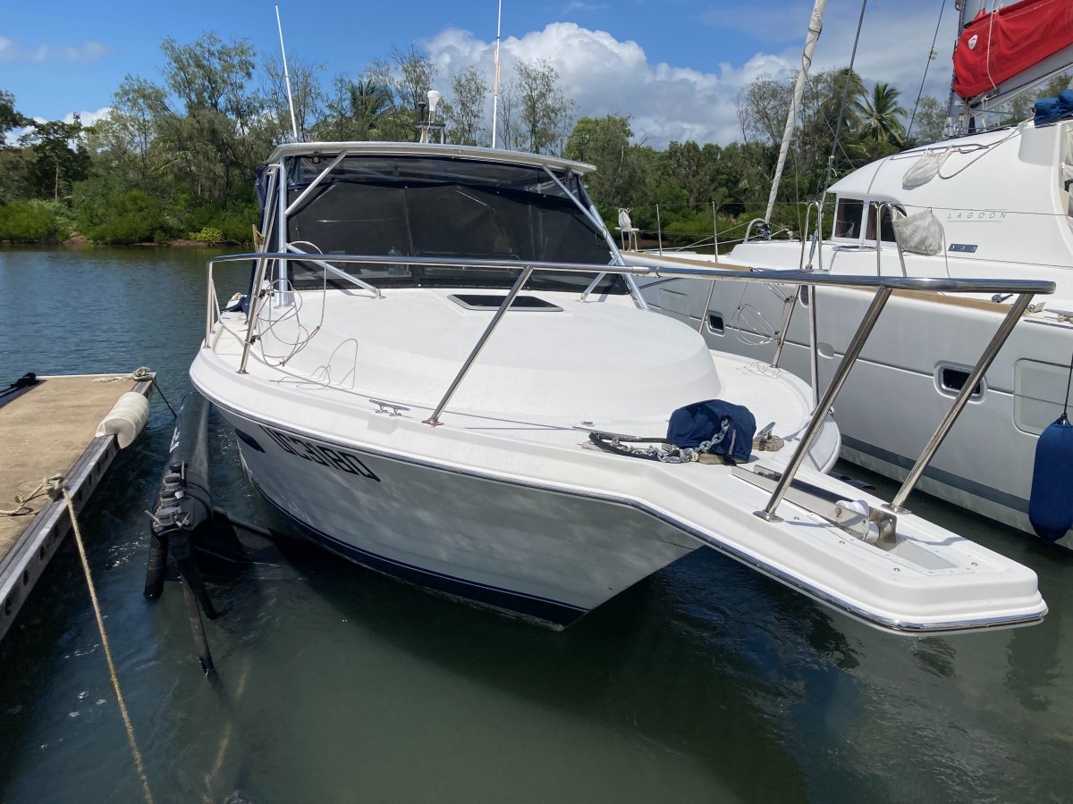 Marine Auctions - Penn Yan 9.40m Predator with Airberth