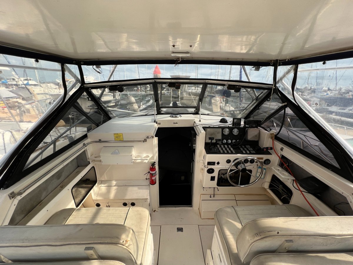 Marine Auctions - Penn Yan 9.40m Predator with Airberth