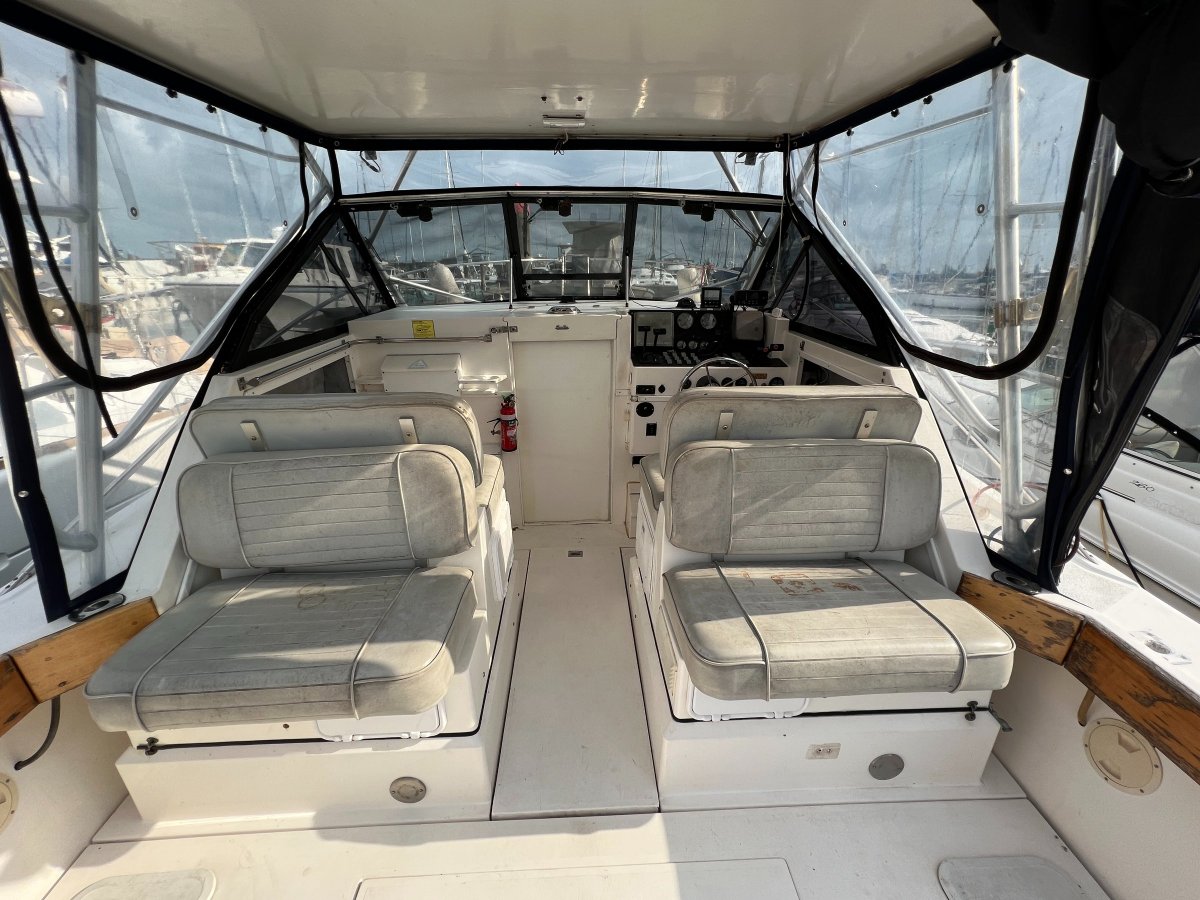 Marine Auctions - Penn Yan 9.40m Predator with Airberth