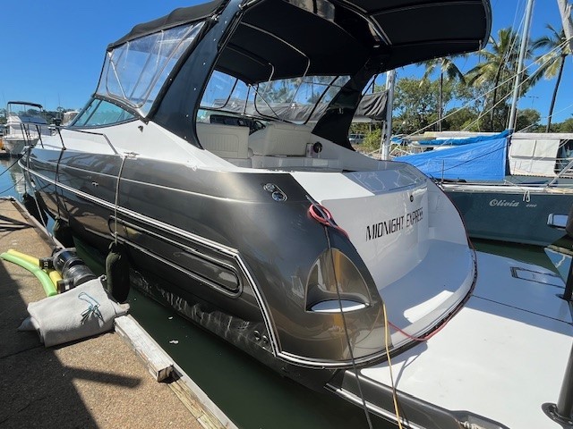 1997 Cruisers Yachts Model 3570 Esprit