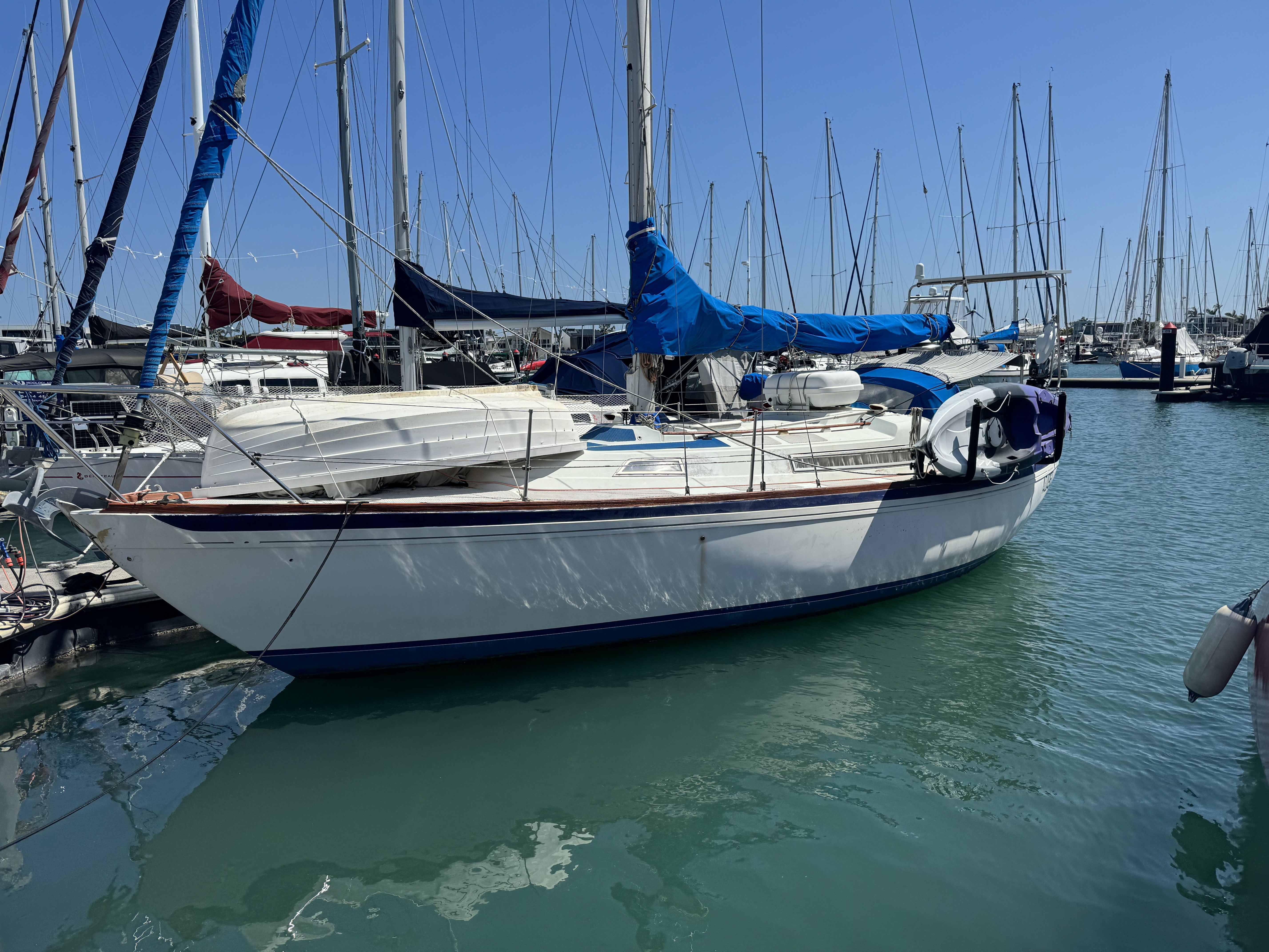 Nicholson 31- Fiberglass Sloop